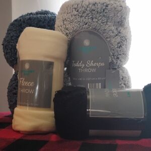 Comfort Bay Fleece and Teddy Sherpa Throws - Cream, Black, Gray